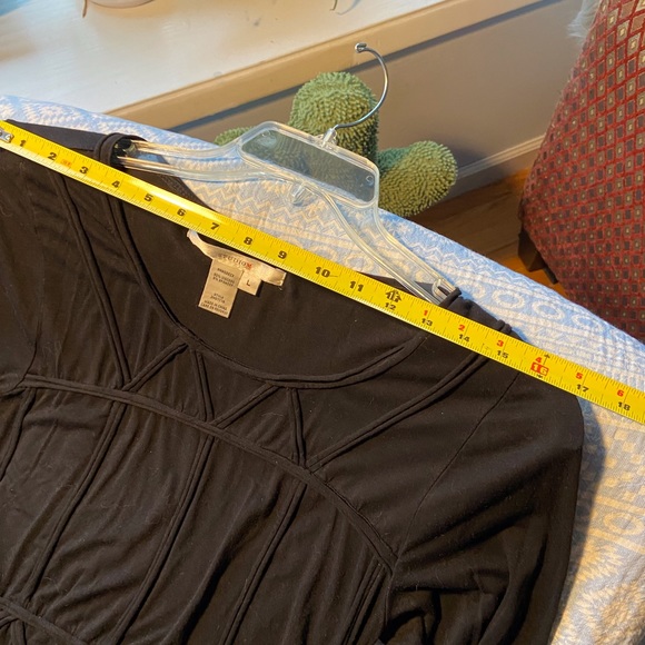 Studio M Fitted Tunic with Geometric/Greek Styling - Picture 10 of 11